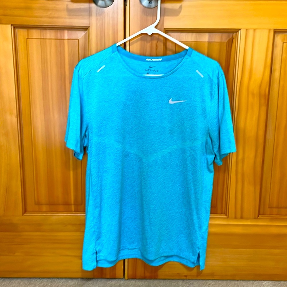 Men’s Nike drift tee